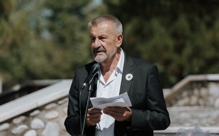  Mirsad Rastoder: SREBRENICA GLEDA U NAS